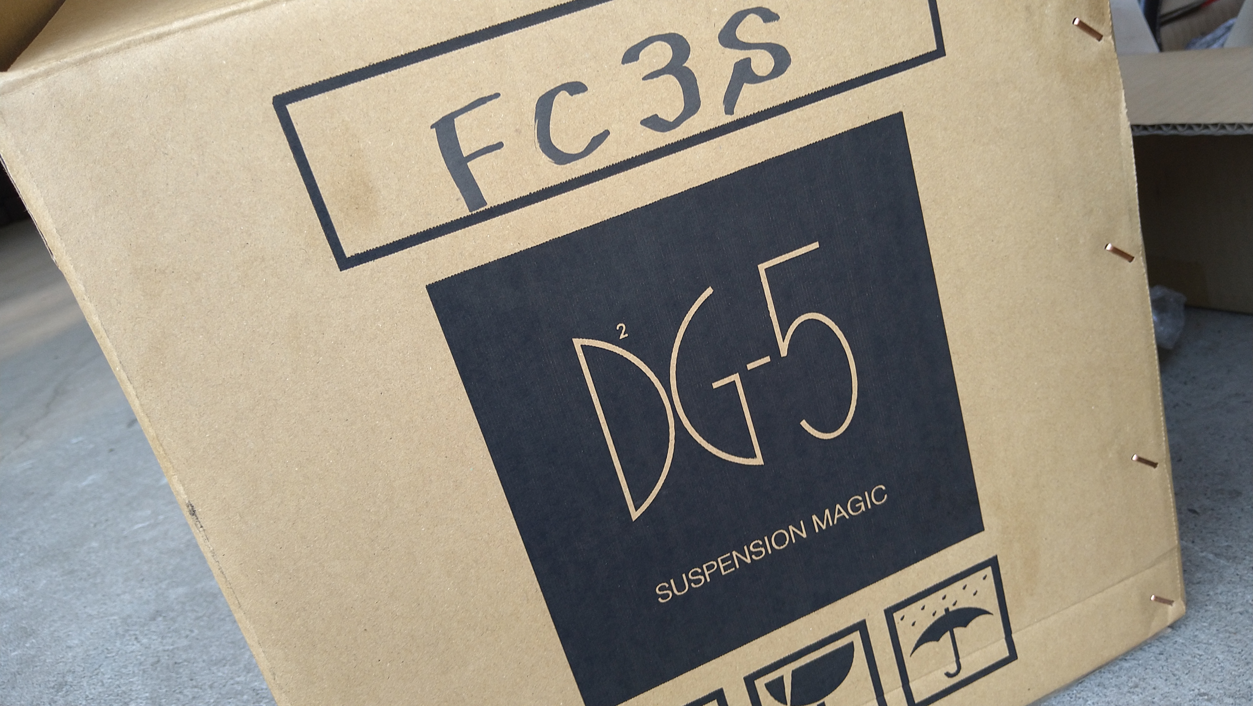 DG5 FC3S用車高調 外箱